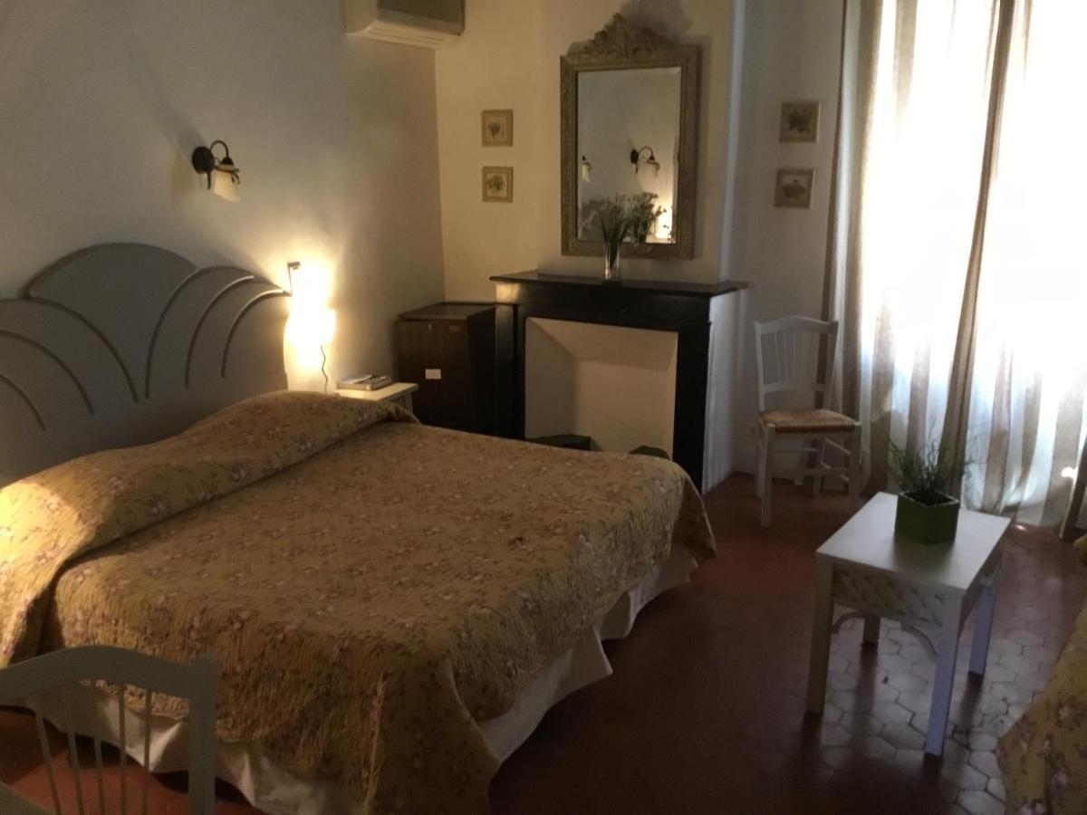Le Castellas Hotel & Spa - Teritoria Collias ภายนอก รูปภาพ