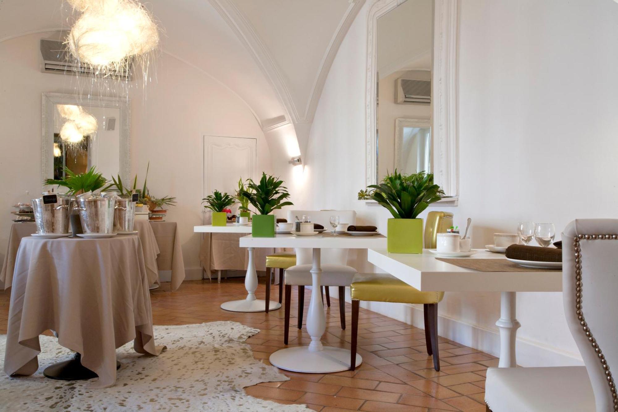 Le Castellas Hotel & Spa - Teritoria Collias ภายนอก รูปภาพ